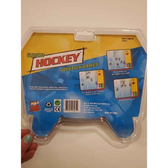 Slapshot Hockey MGA Micro Games Handheld Electronic Game NEW Sealed 1998‎ - Picture 3 of 3